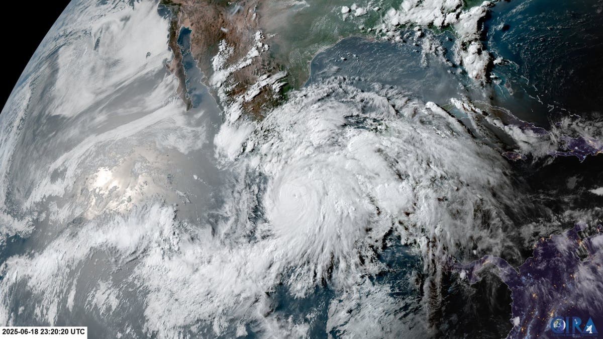 Huracán Erick sube a categoría 3 antes de tocar tierra: Oaxaca y Guerrero en alerta máxima