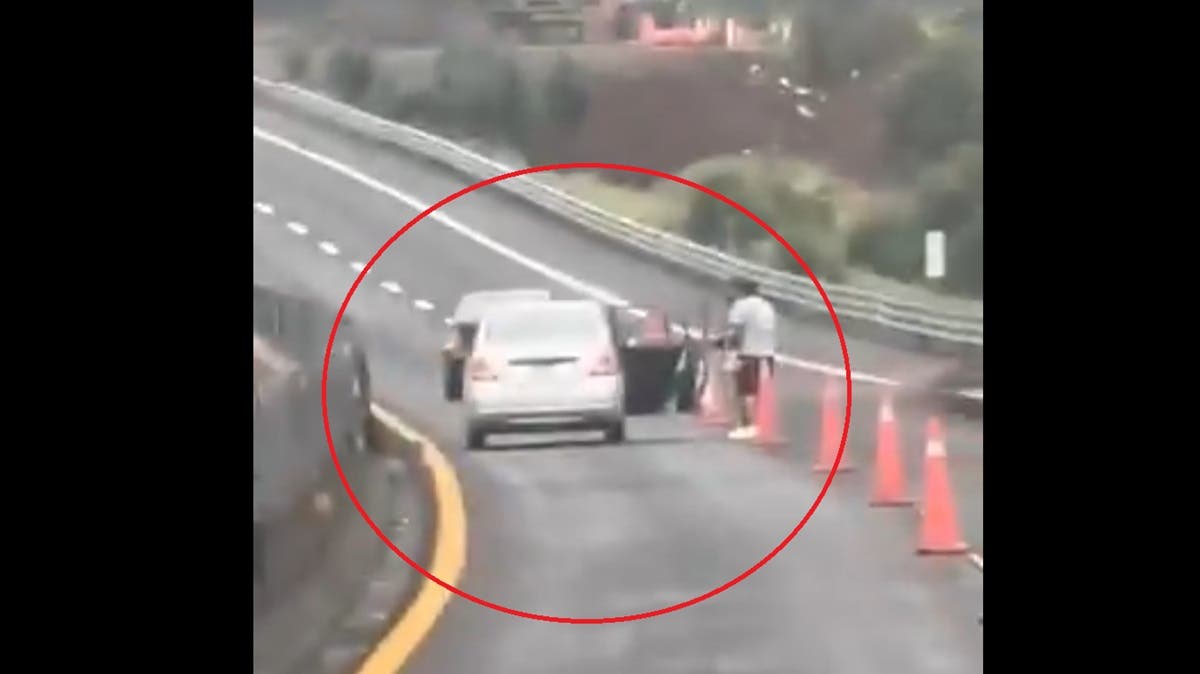 Familia es asaltada a punta de fusil en la México–Veracruz; les quitan su auto y huyen armados