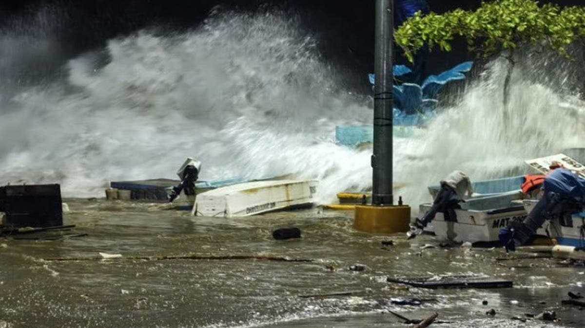 VIDEO Erick llega a Oaxaca como huracán categoría 4: caos e inundaciones en la costa