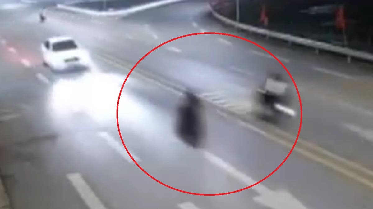 VIDEO Impactante accidente en moto: lo grabaron chocando a toda velocidad