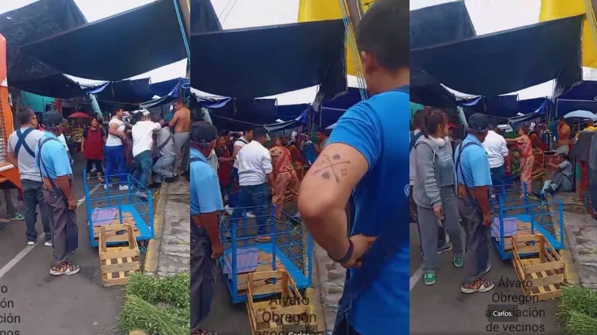 Se arma la bronca en el tianguis de Atlixco: comerciantes se agarran a golpes por espacios de venta