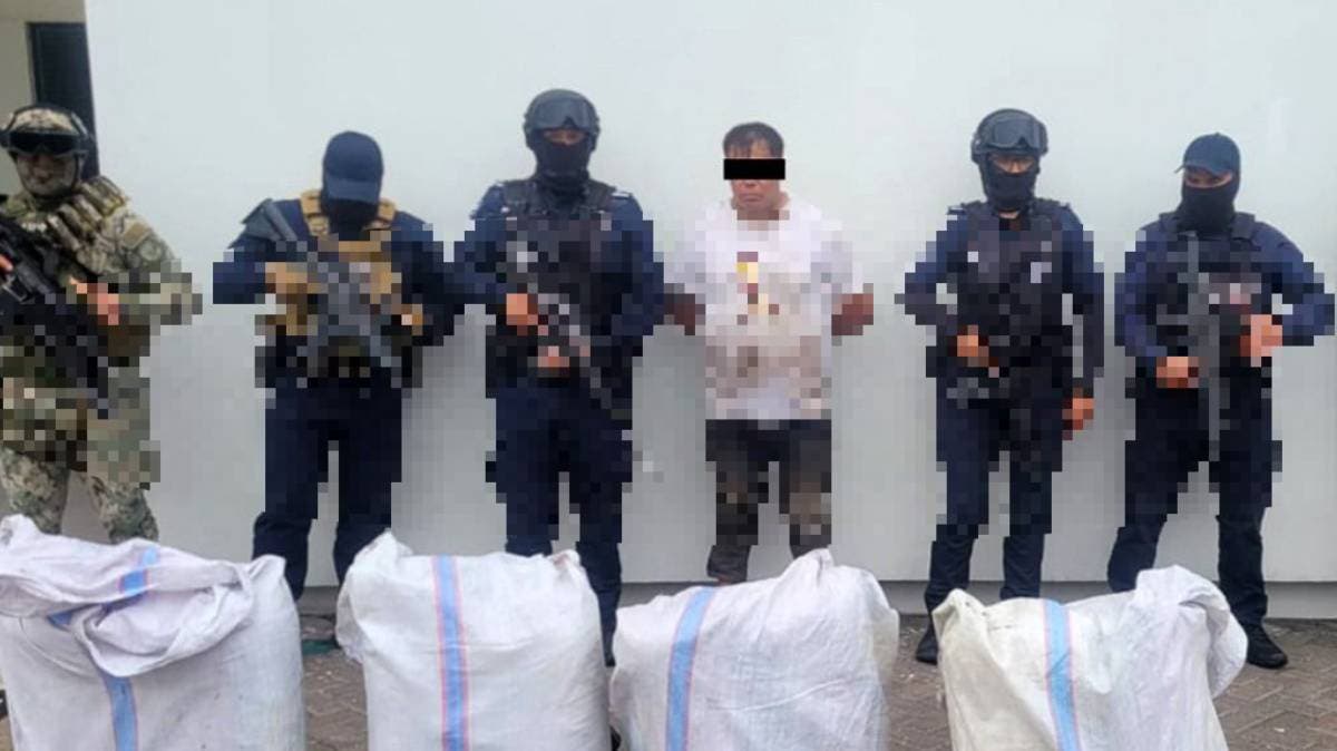 Cae en Periférico hombre con costales llenos de drog4: el olor delató su cargamento