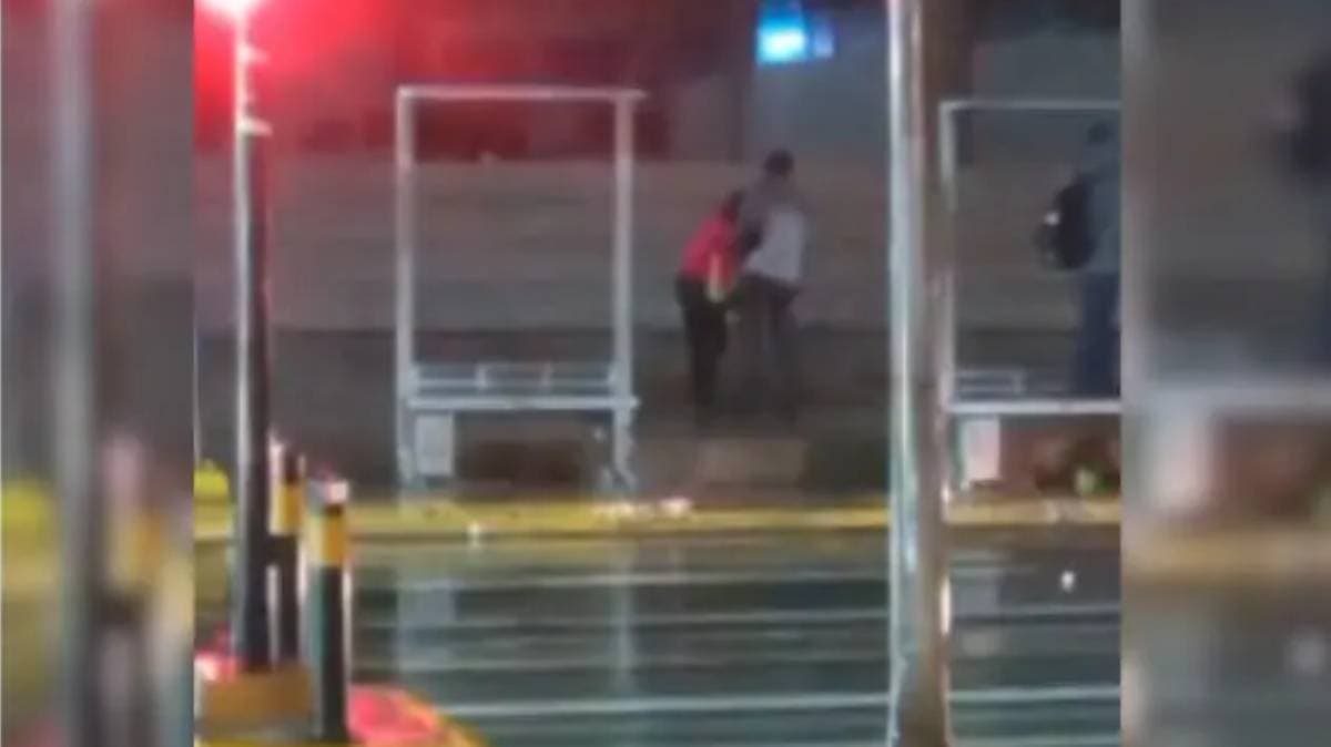 Agresión brutal a joven mujer en vía pública de Tecamachalco: lo arrastra, la golpea y la sube por la fuerza a un taxi