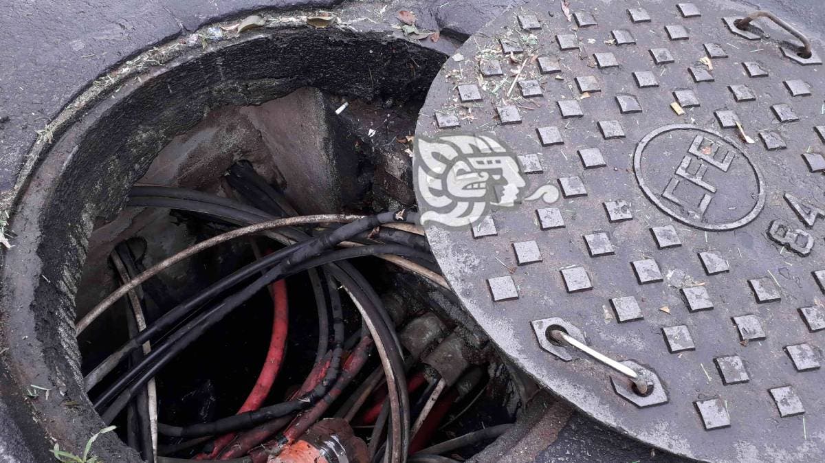 Encuentran sin vida a adulto mayor dentro de registro de luz en Puebla