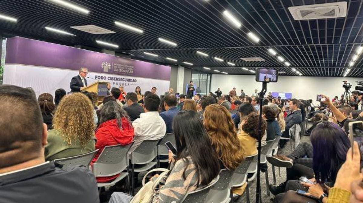 Rechazo masivo a la Ley de Ciberasedio: voces ciudadanas exigen libertad en el Congreso de Puebla
