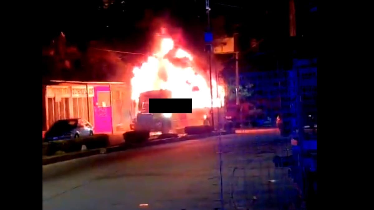 Cinco cuerpos calcinados hallados en autobús incendiado en Acapulco