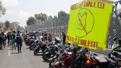 Casco obligatorio, chaleco opcional: Congreso de Puebla ajusta reglas para motociclistas en reforma clave de movilidad
