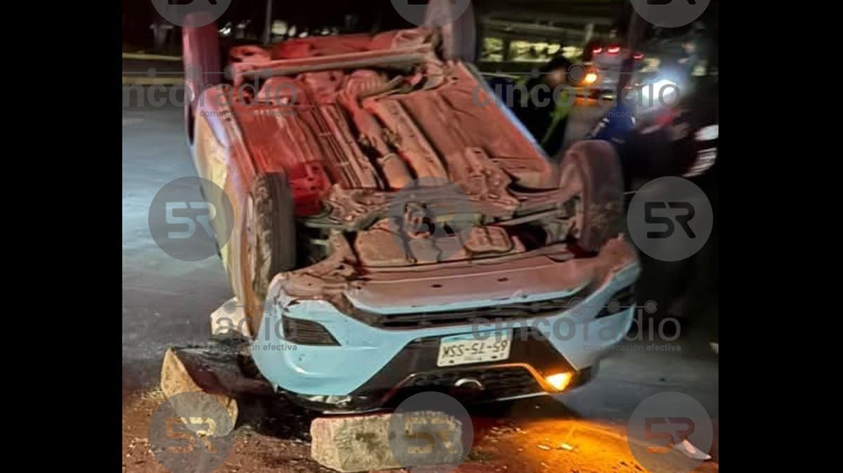 Taxi se vuelca en la Puebla–Tehuacán, cerca de Bugambilias: reportan que el conductor iba ebrio