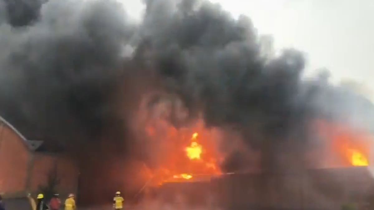 VIDEO: Se incendia parque industrial en Tlaxcala; evacúan trabajadores y activan protocolos de emergencia