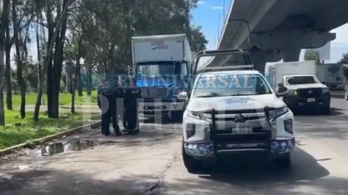 Detienen a dos presuntos asaltantes tras robo de camión en la autopista México-Puebla, a la altura de Cuautlancingo