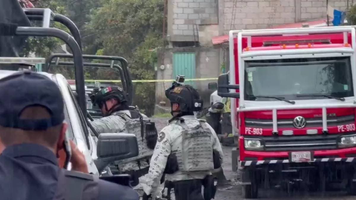 Hallan dos cuerpos cubiertos de lodo en una barranca de Puebla; dejaron un mensaje junto a ellos