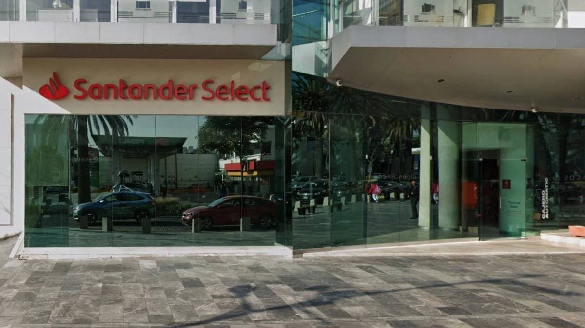 Persiguen y asaltan a cuentahabiente tras salir de banco en Avenida Juárez: le roban 50 mil pesos en Puebla