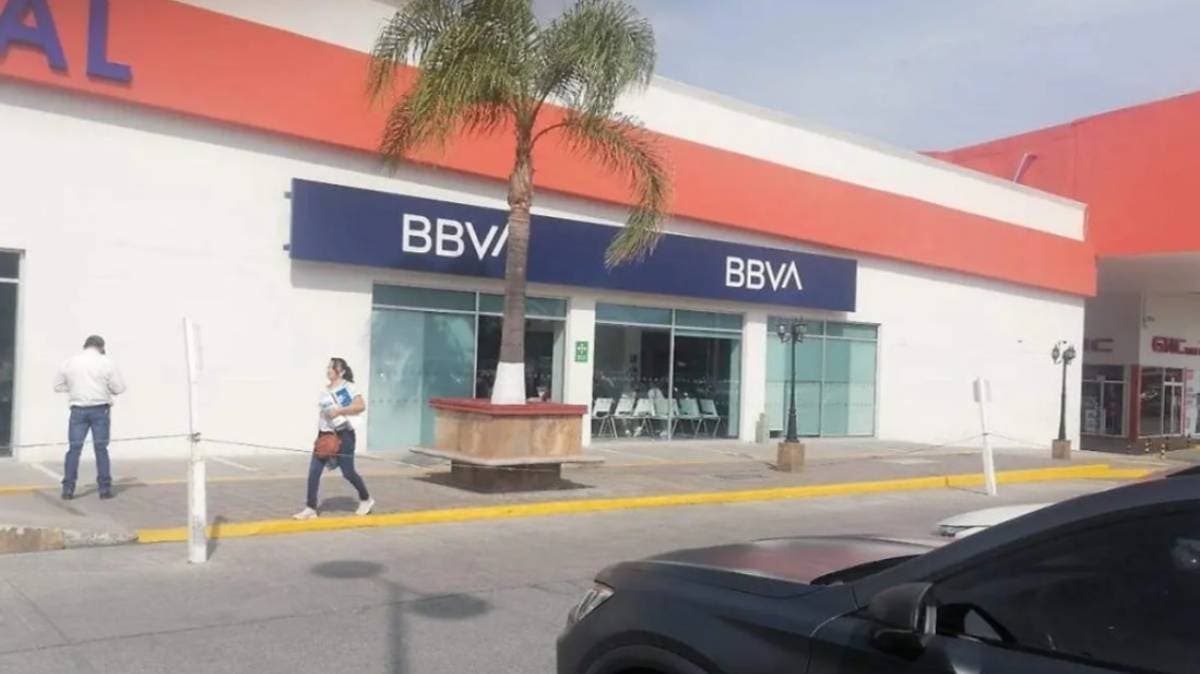 Asalto armado en banco de Plaza Crystal en Texmelucan: ladrones huyen en motocicleta tras robar fuerte suma