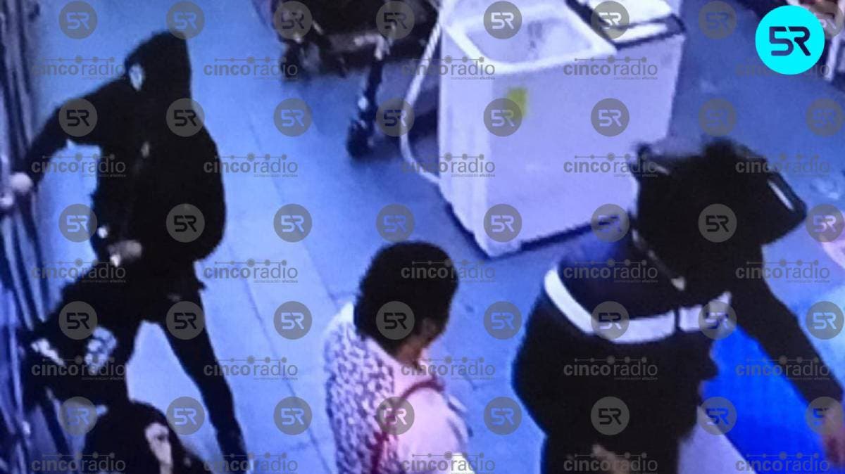 Usan a una mujer como señuelo para asaltar casa de empeño en Puebla; roban joyas y celulares por más de 100 mil pesos