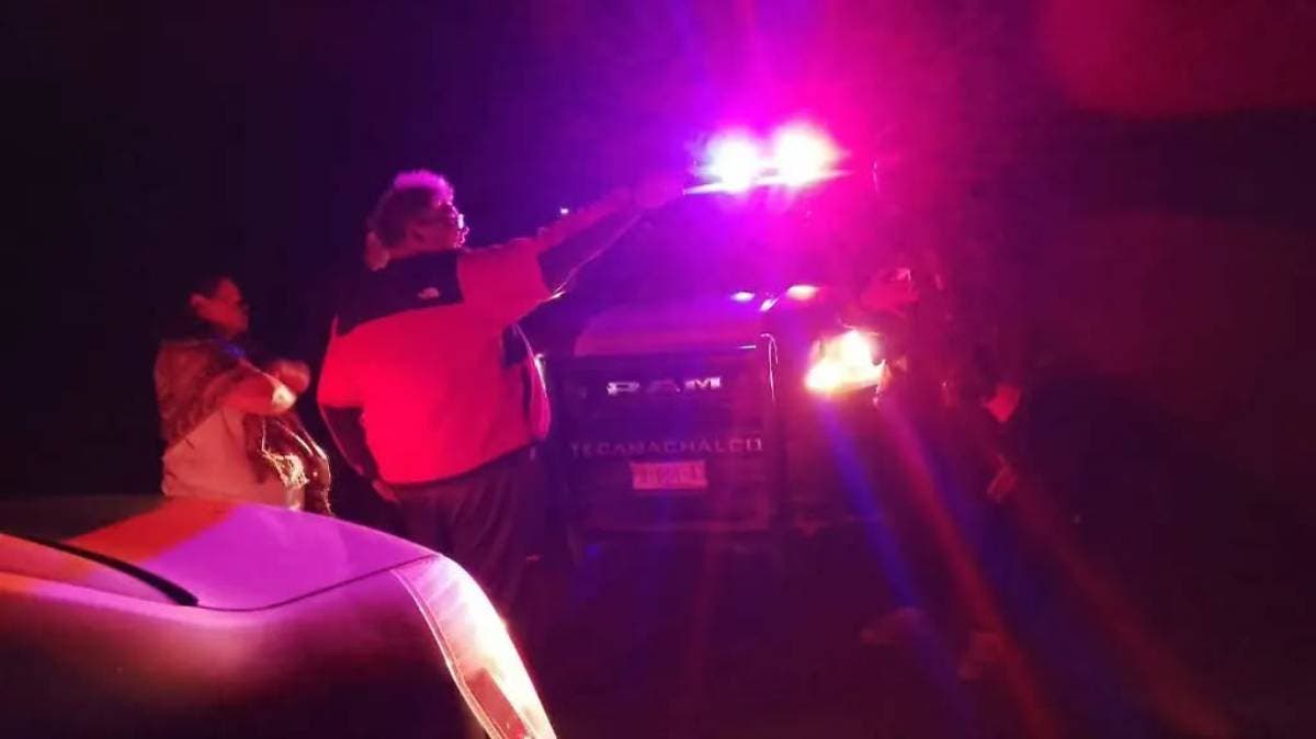 Fingen ser policías y roban tractocamión en la Puebla-Orizaba; abandonan a pareja en Tecamachalco