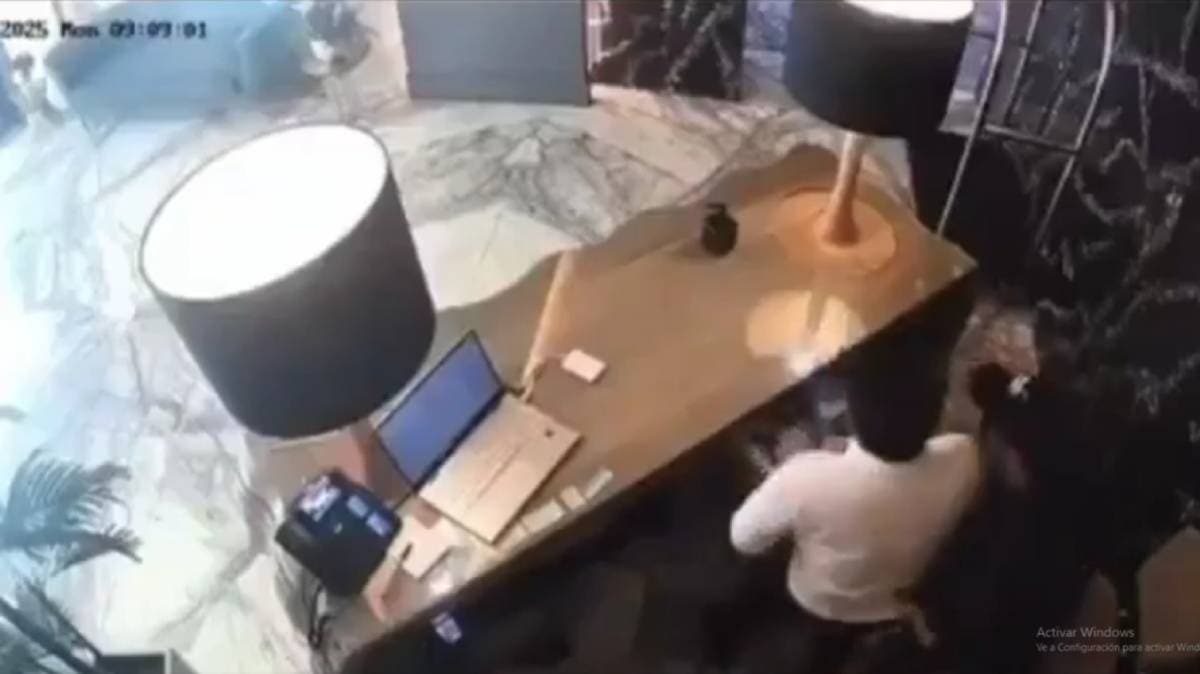 Asalto en pleno Centro Histórico: hombre armado roba hotel y encierra al empleado en bodega