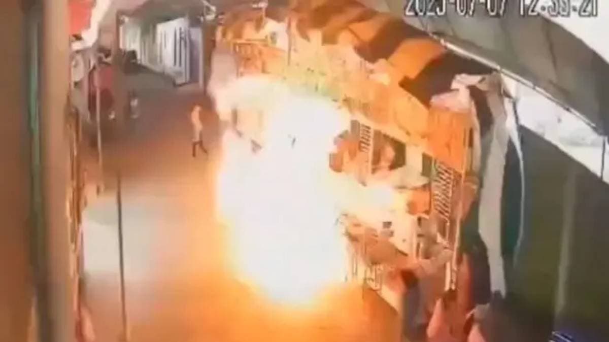 Explosión en feria de Zaragoza por tanque de gas provoca pánico; no hubo heridos graves