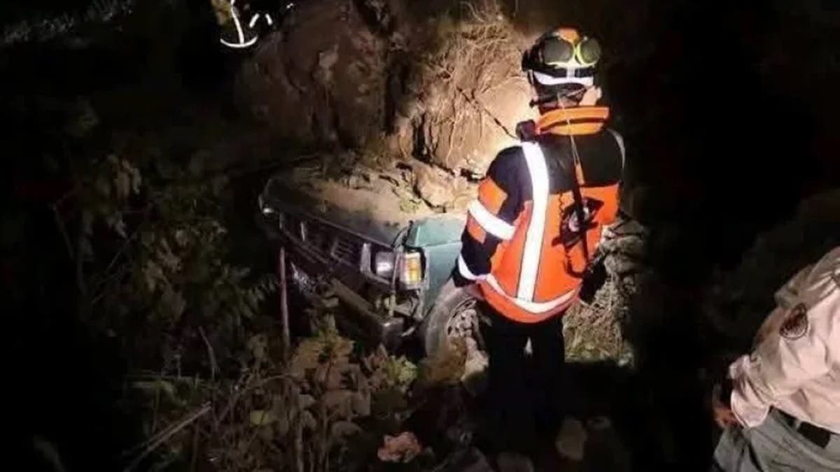 FOTOS: Padre e hijo mueren aplastados por una roca gigante en carretera