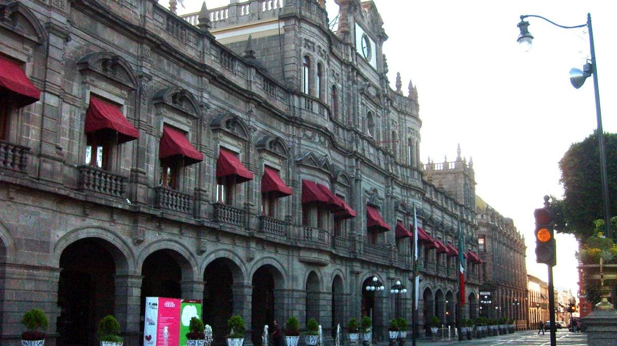 Ayuntamiento de Puebla cierra filas: prohíbe a agresores, deudores alimentarios y acosadores trabajar en su gobierno