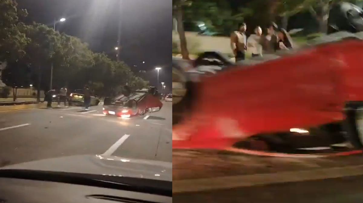 Arrancones en Vía Atlixcáyotl acaban en volcadura: Mini Cooper terminó volteado