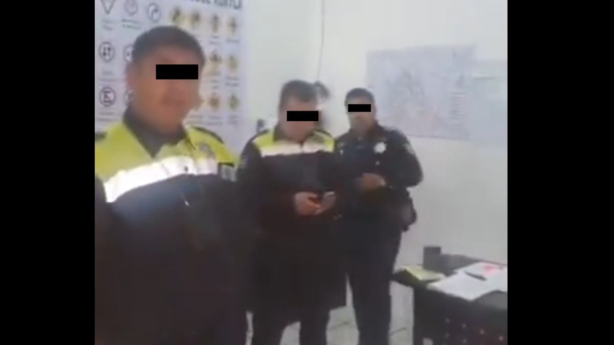 VIDEO: Denuncian intento de extorsión por policías de Xoxtla; conductor los enfrenta y lo graba