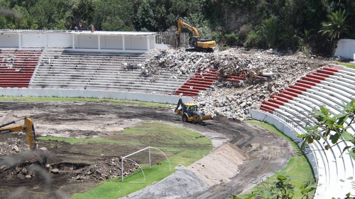 Inician demolición del Estadio Zaragoza en Puebla para construir Universidad del Deporte; hace 2 años fue remodelado con 35 millones