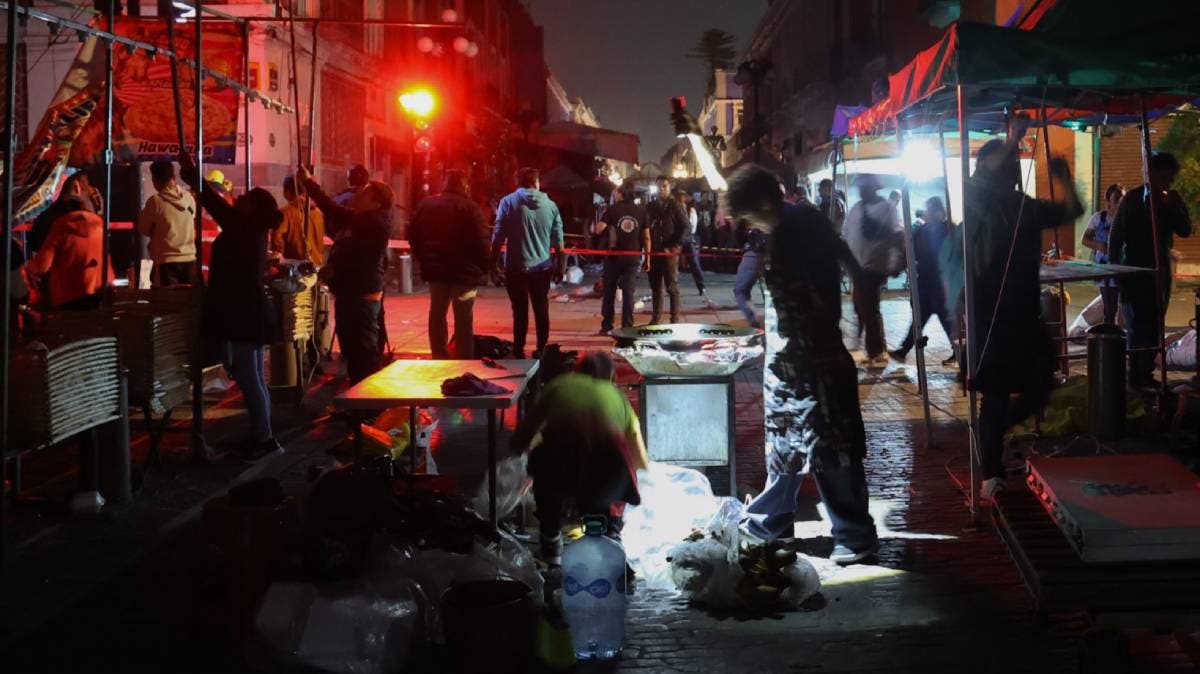 Apagón en el Centro Histórico de Puebla por conexiones ilegales durante Feria del Carmen: transformador explotó por sobrecarga