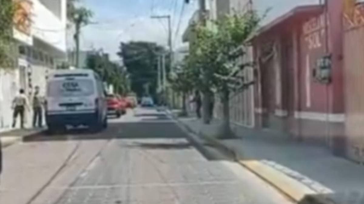 Disparos y caos en el centro de Tehuacán: presunto ladrón huye armado; detienen a su cómplice