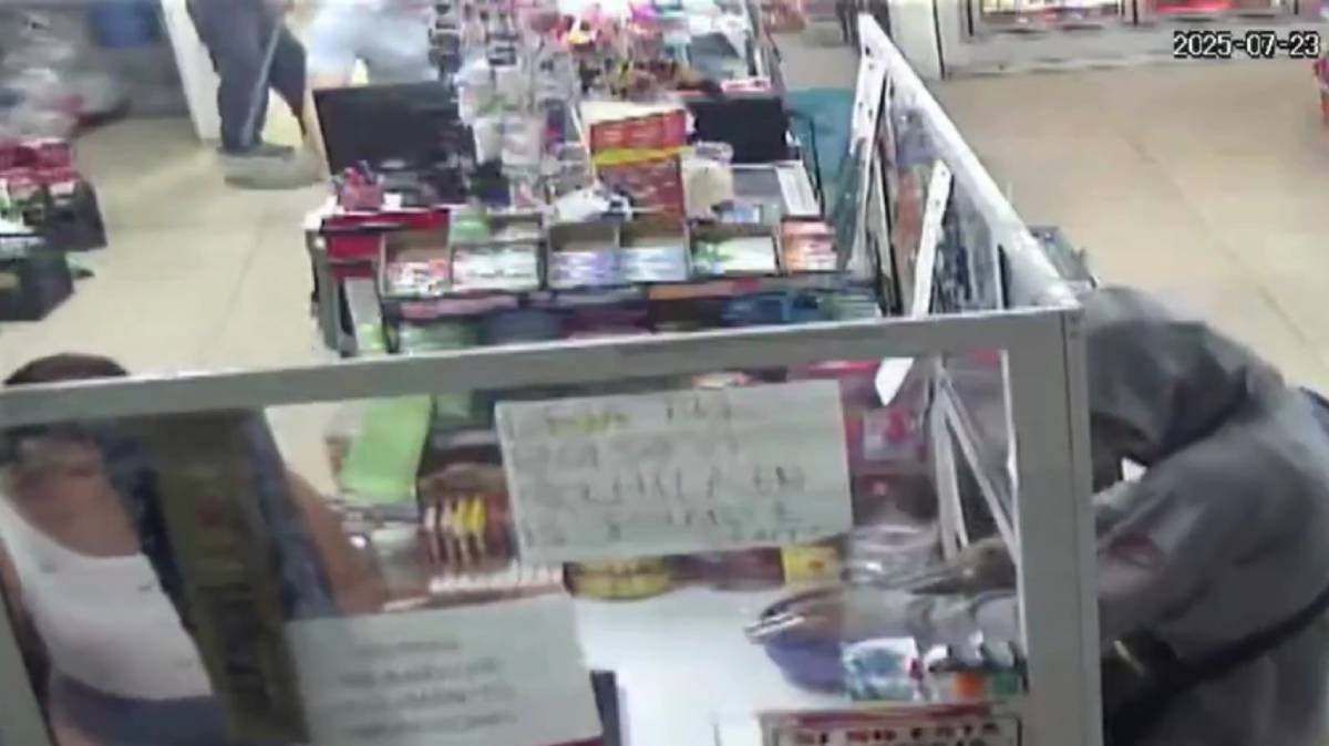 Asalto a tienda SuperMass en Atencingo: se llevan más de $6,500 en efectivo y huyen en moto