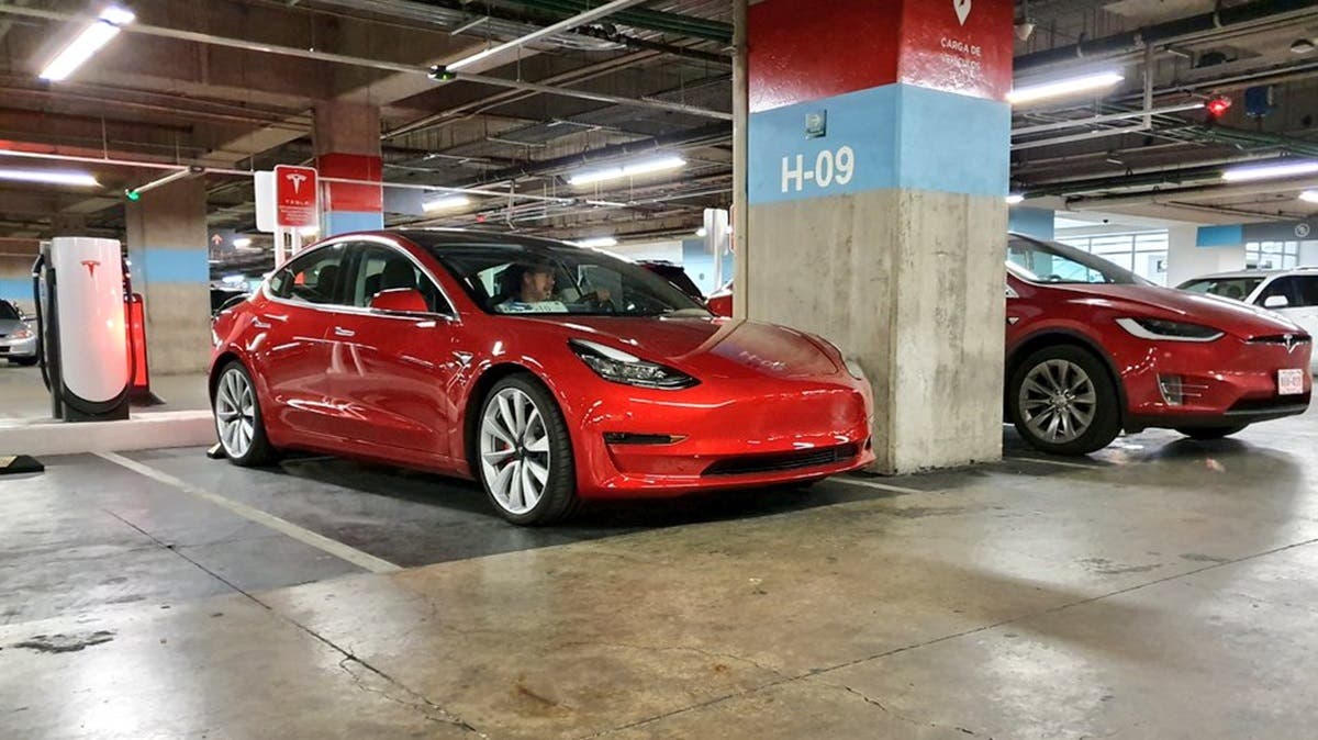 Puebla se queda sin enchufes: colapsa red de carga para autos eléctricos