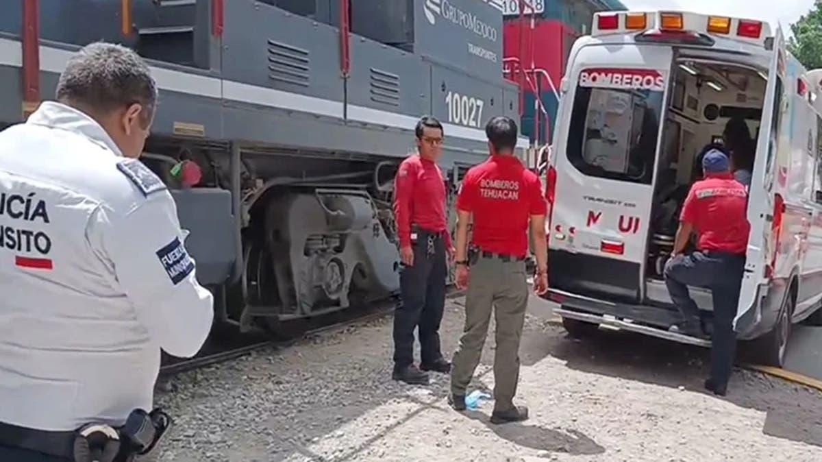 ¡Increíble! Mujer es alcanzada por el tren y sobrevive con heridas leves en Tehuacán