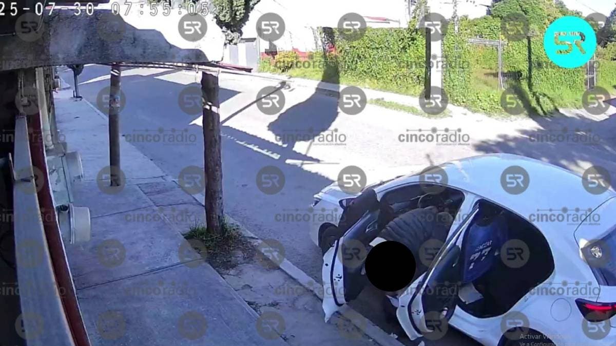 Captan a sujeto defecando en vía pública de Puebla; vecinos indignados en Guadalupe Hidalgo