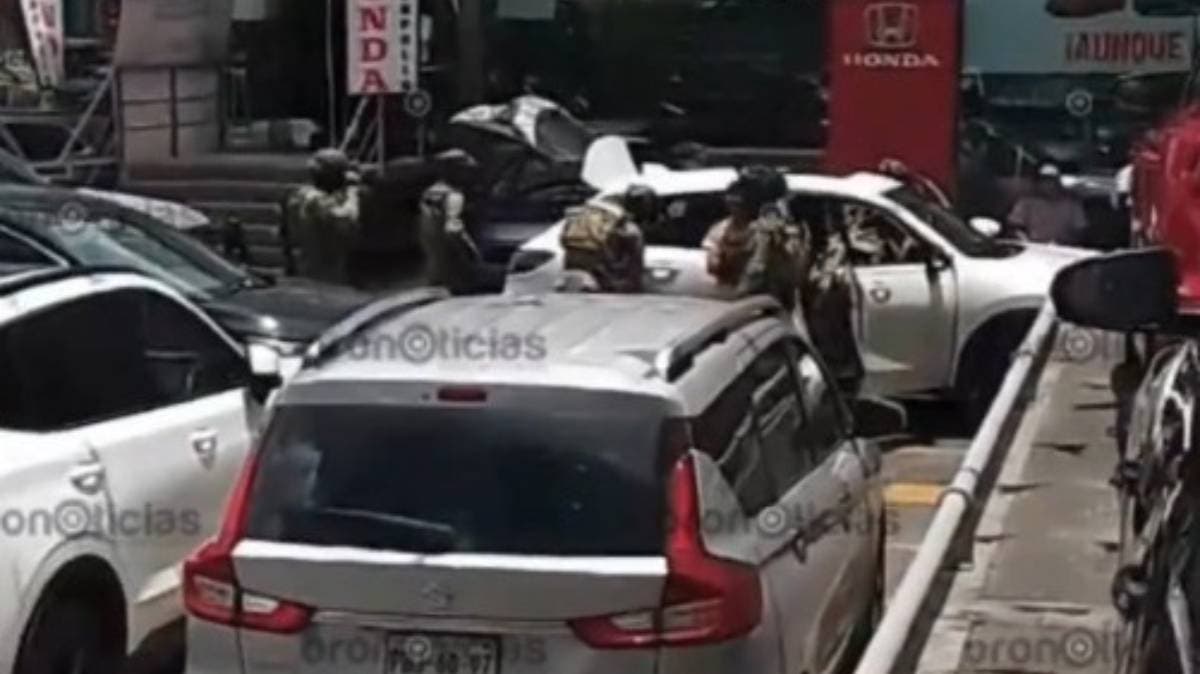 Operativo sorpresa en Honda Angelópolis: detienen a tres jóvenes con presuntos artículos prohibidos