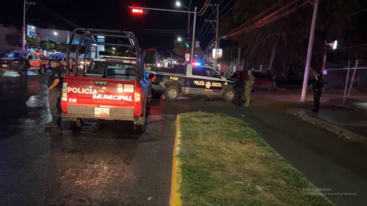 Lo acribillaron en pleno bulevar: conductor muere tras ataque armado y choque en Socorro Romero