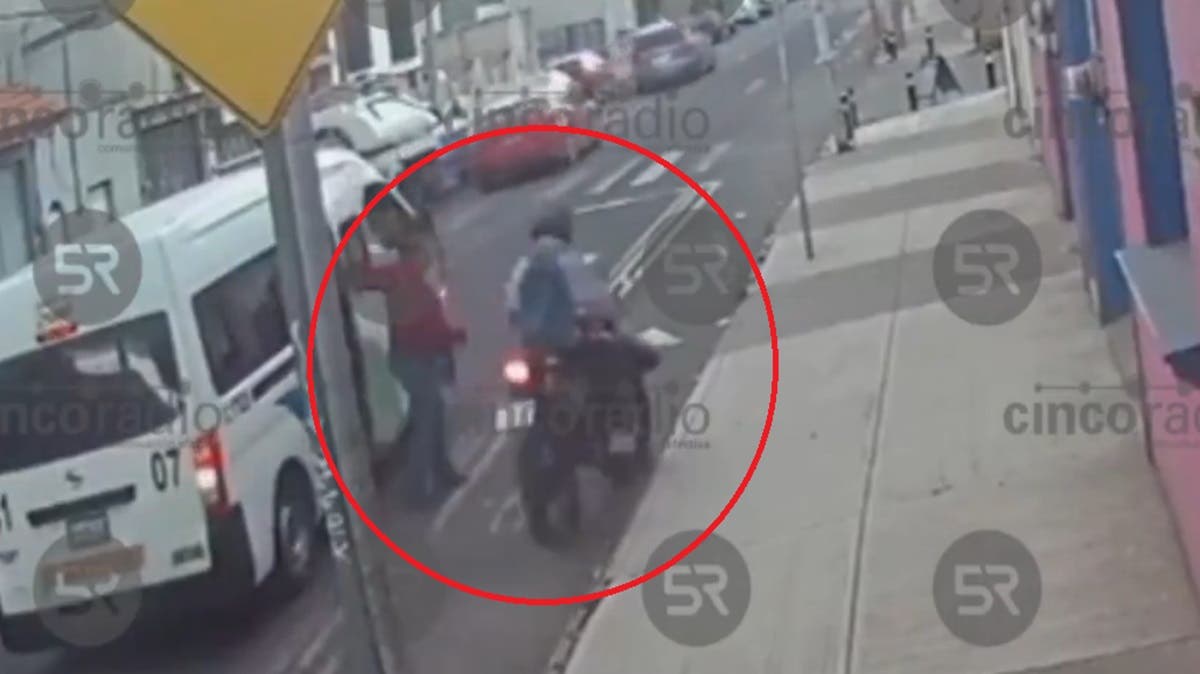 Motociclista atropella a niño al invadir ciclovía en la 14 Oriente; todo quedó grabado en video