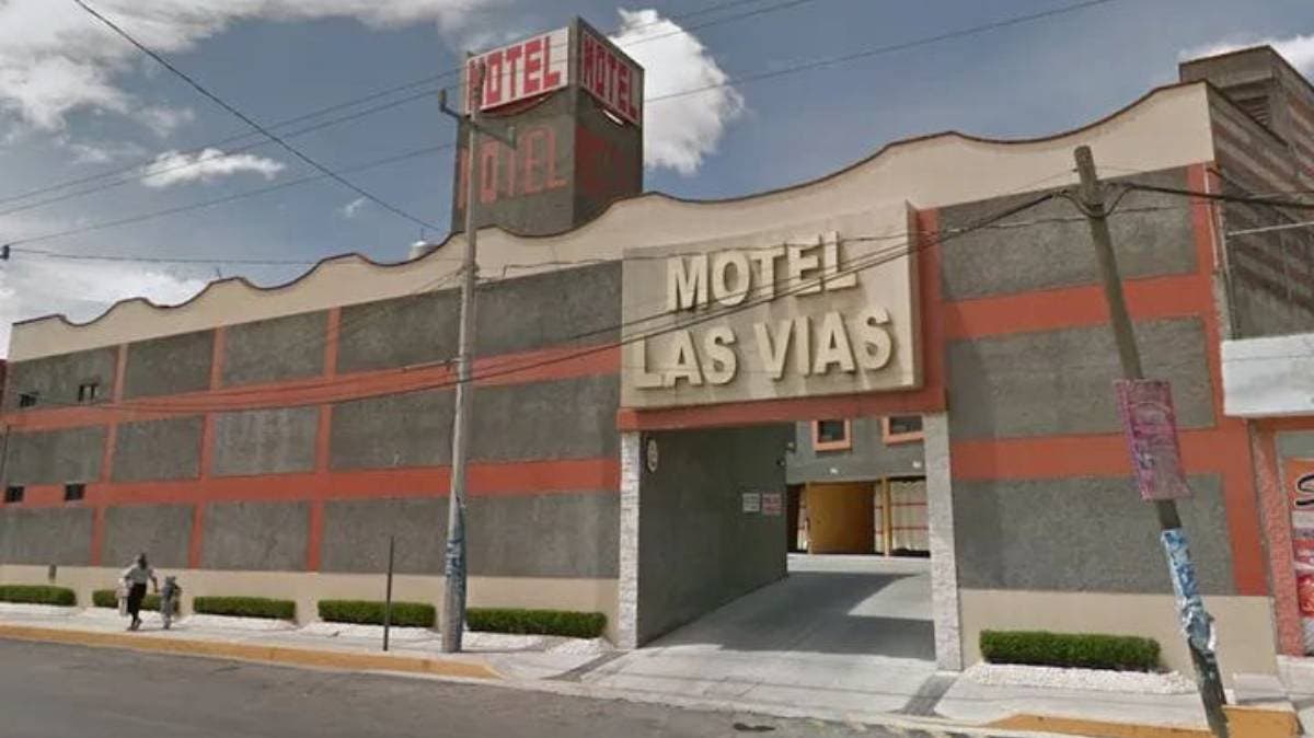 Muere hombre en motel de Apizaco; lo hallan junto a latas de cerveza