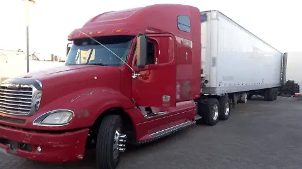 Tráiler con plátanos robado en la México–Puebla: persecución, hallazgos y un chofer que pidió “rait” para volver a casa