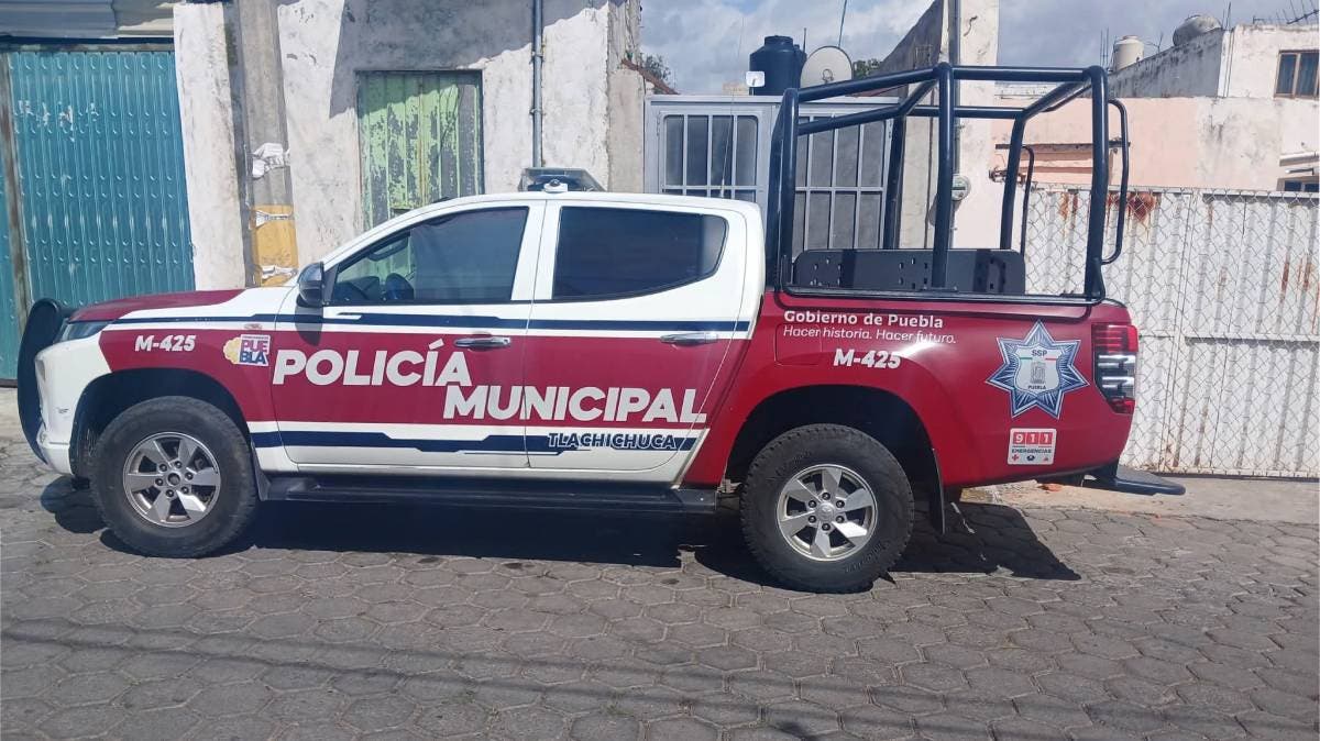 Polémica en Tlachichuca: patrulla municipal custodia vivienda de funcionario y vecinos estallan en redes