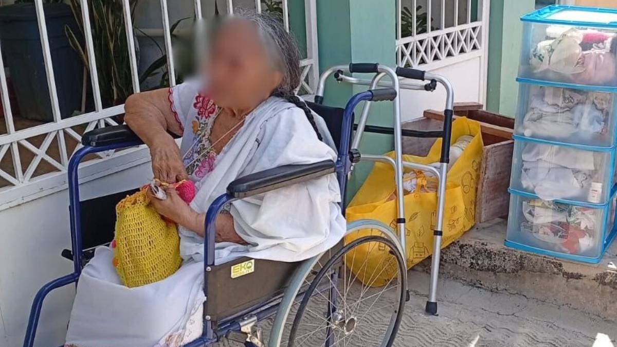 “Ya no me quieren”: Abuelita de 91 años es abandonada por su hija en pleno centro de Mérida