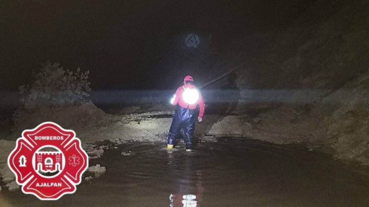 Milagro bajo el lodo: paramédicos sobreviven a derrumbe en Ajalpan tras intensa lluvia
