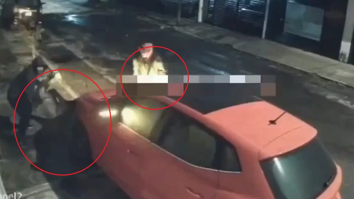 Robo relámpago en Amalucan: en segundos se llevan faros de auto con todo y alarma