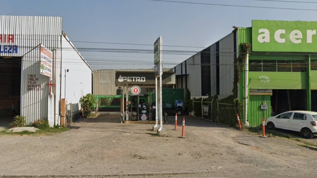 Operativo en gasolinera de Puebla deja al menos dos detenidos por investigación de robo de combustible
