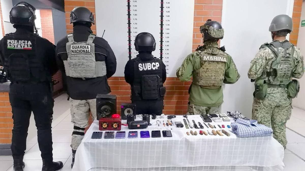 Operativos sorpresa en penales de Puebla revelan arsenal y objetos prohibidos