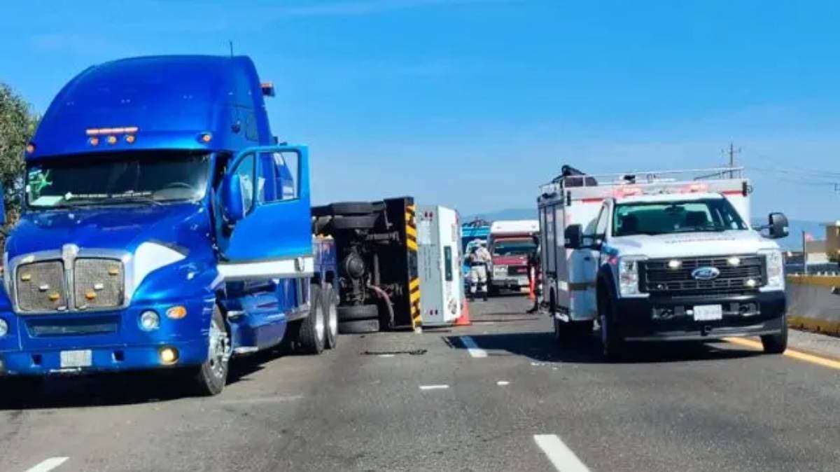 Volcadura de camión de valores paraliza la autopista México–Puebla en San Martín Texmelucan