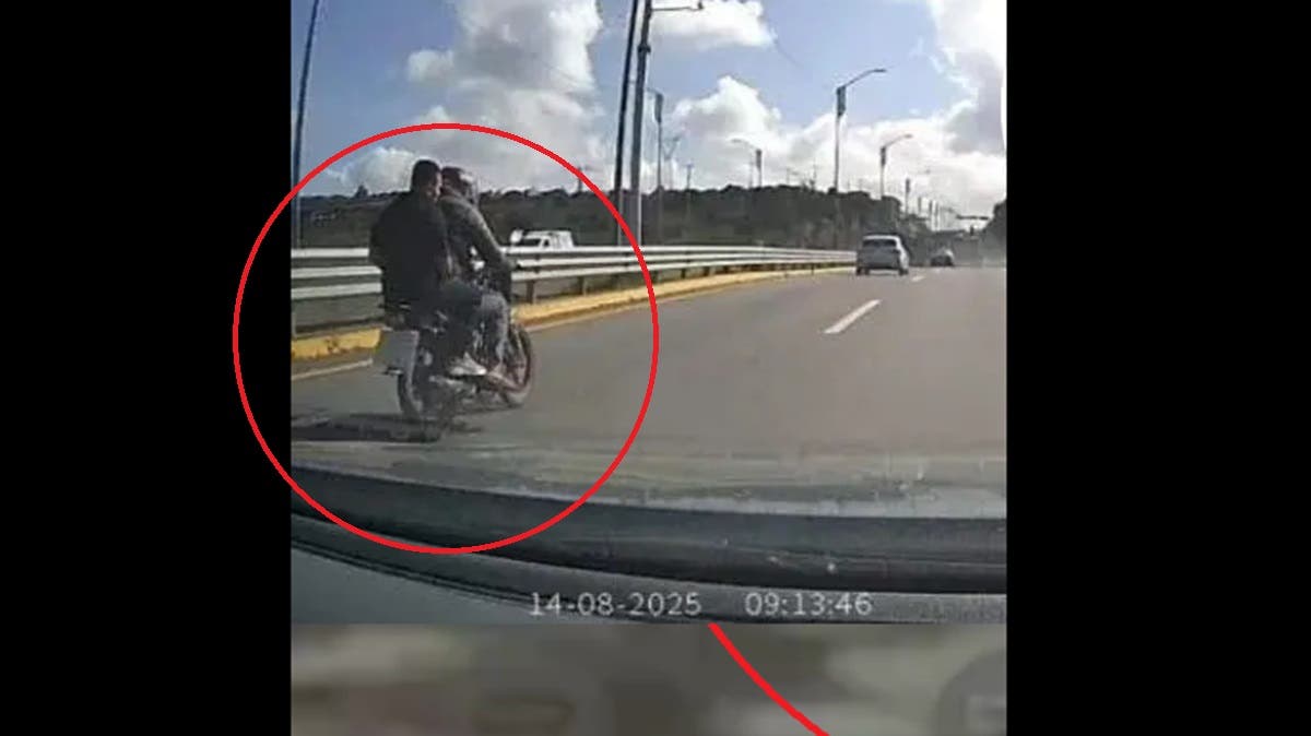 Periférico Ecológico: automovilista frustra asalto de motociclistas armados cerca del penal de San Miguel