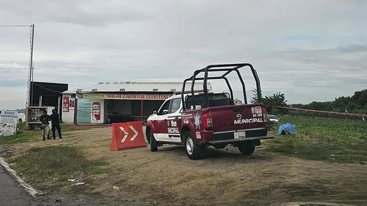 Macabro hallazgo en Puebla: abandonan cadáver envuelto en plásticos a la orilla de la carretera