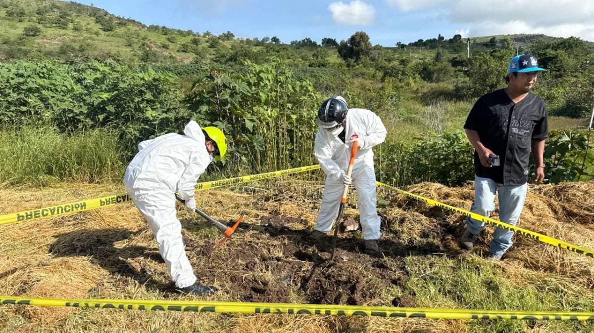 Exhuman a perro en Ocoyucan para investigar presunto caso de maltrato animal