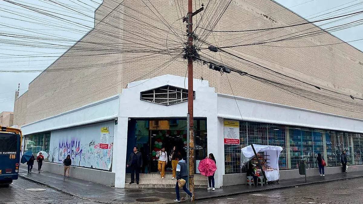 Operativo en el Centro Histórico: confiscan mercancía ilegal en tienda asiática del antiguo Famsa