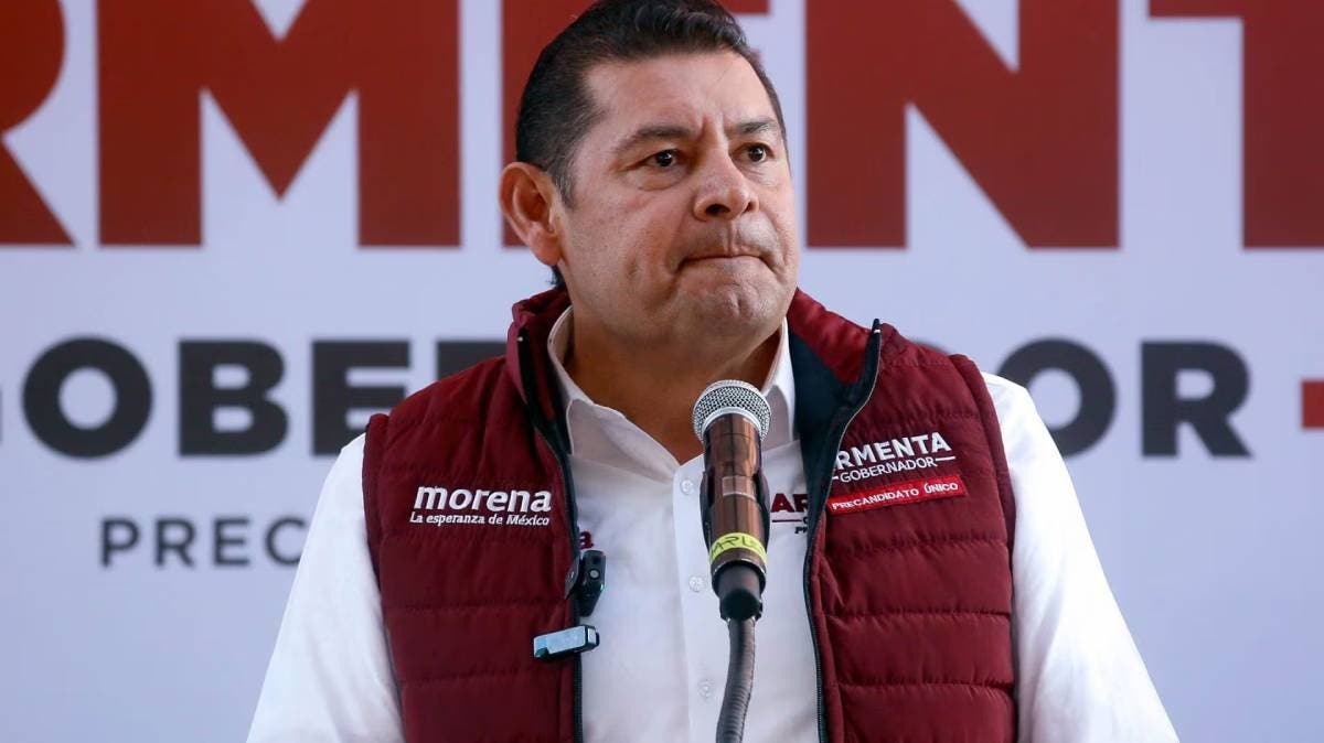Gobernador de Puebla exige disponibilidad total: sanciones por no contestar llamadas nocturnas