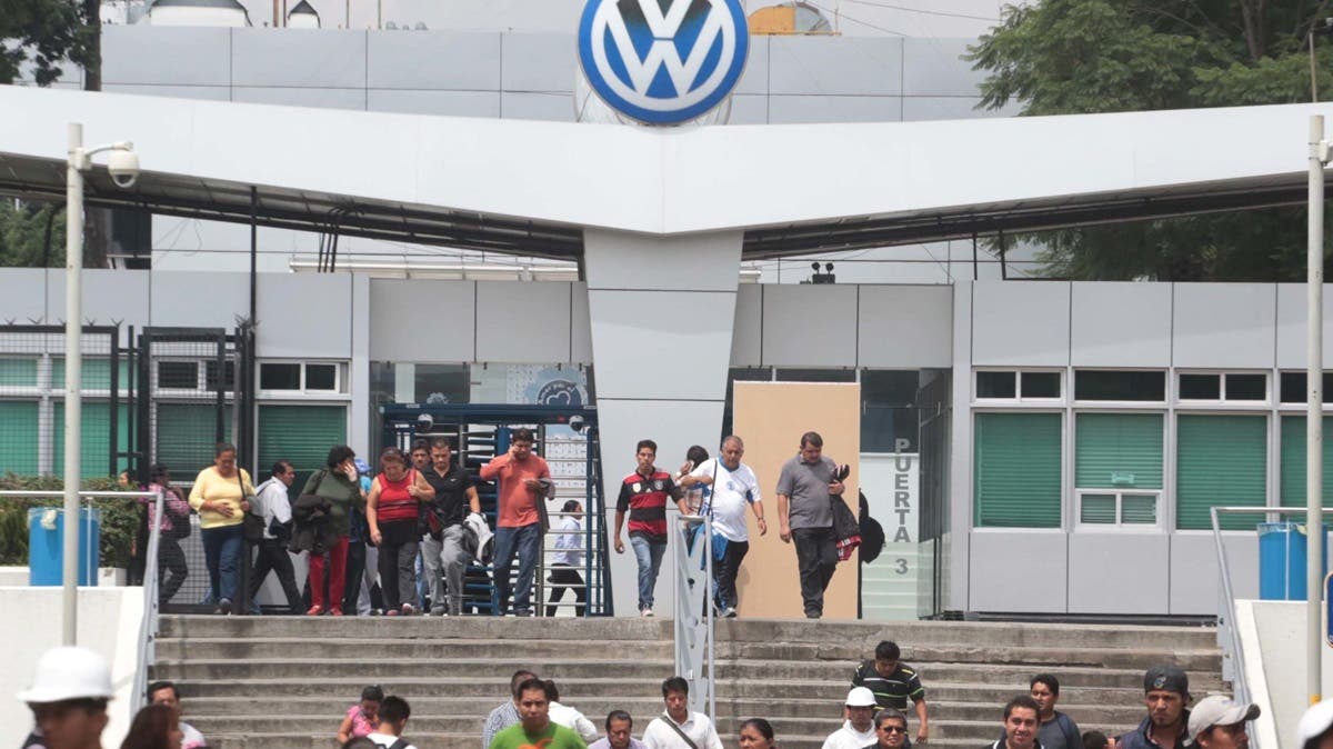 Más de mil trabajadores podrían perder su empleo en Volkswagen Puebla